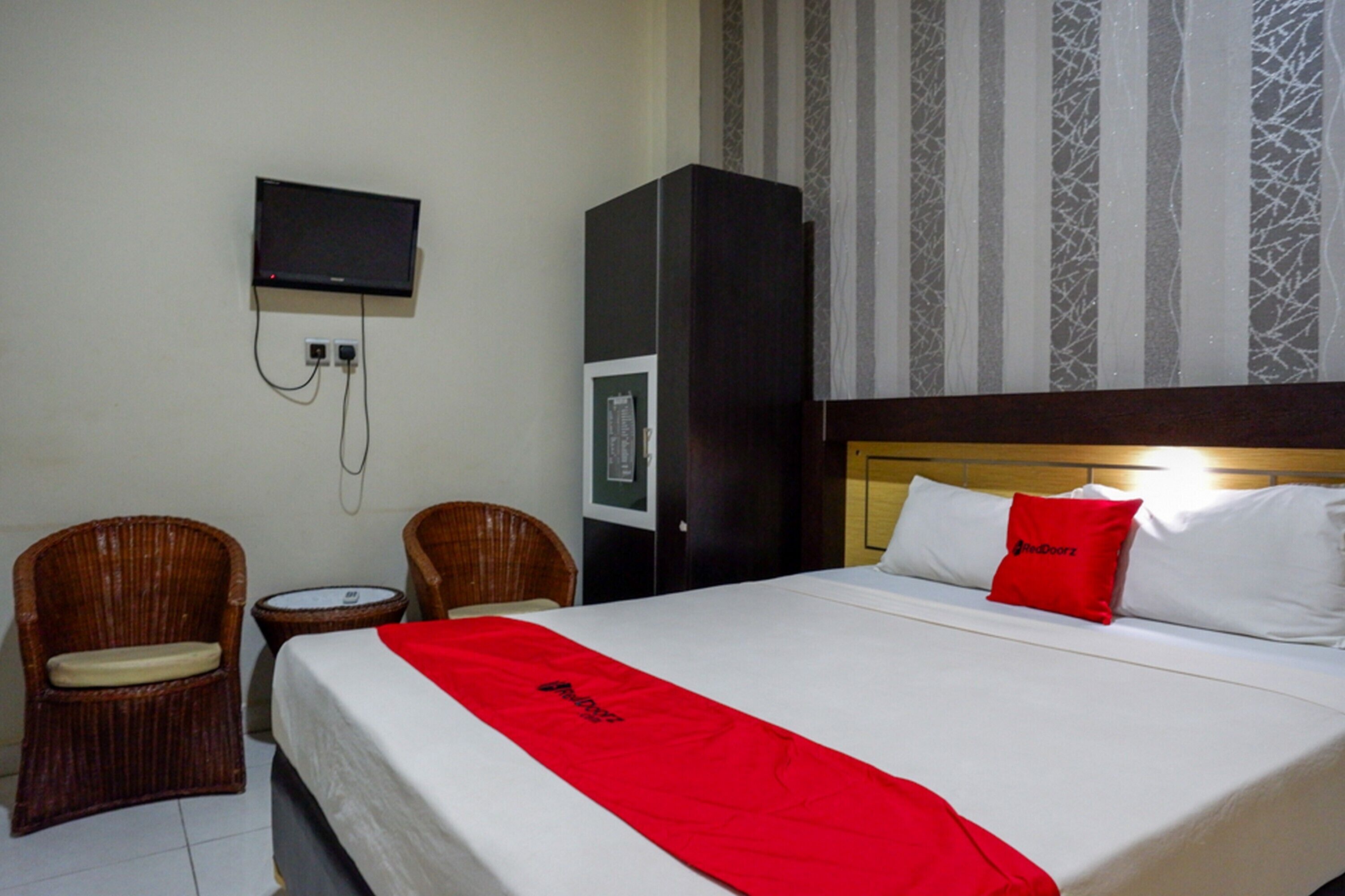 RedDoorz @ Hotel Bumi Palupy
