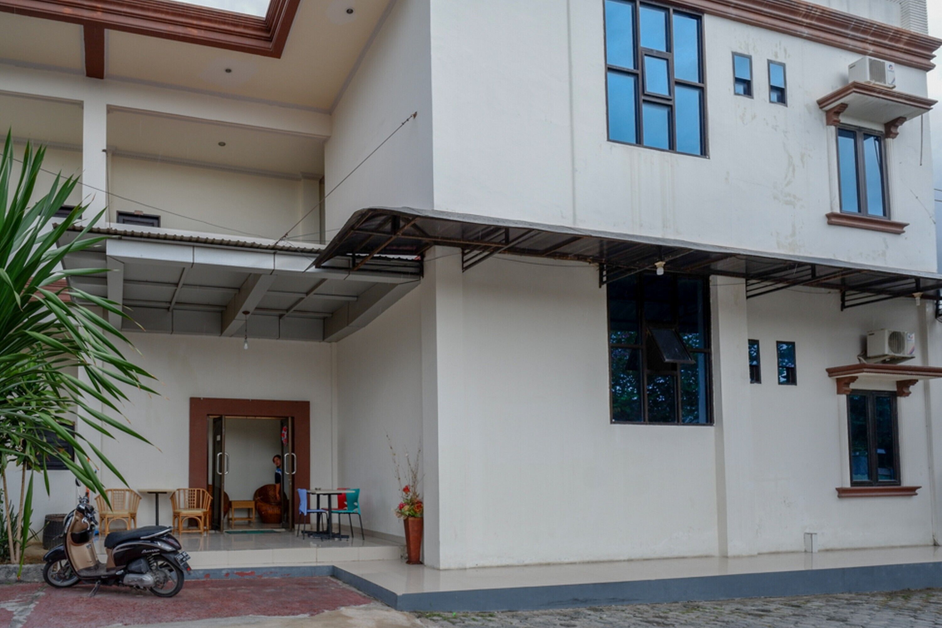 RedDoorz @ Hotel Bumi Palupy