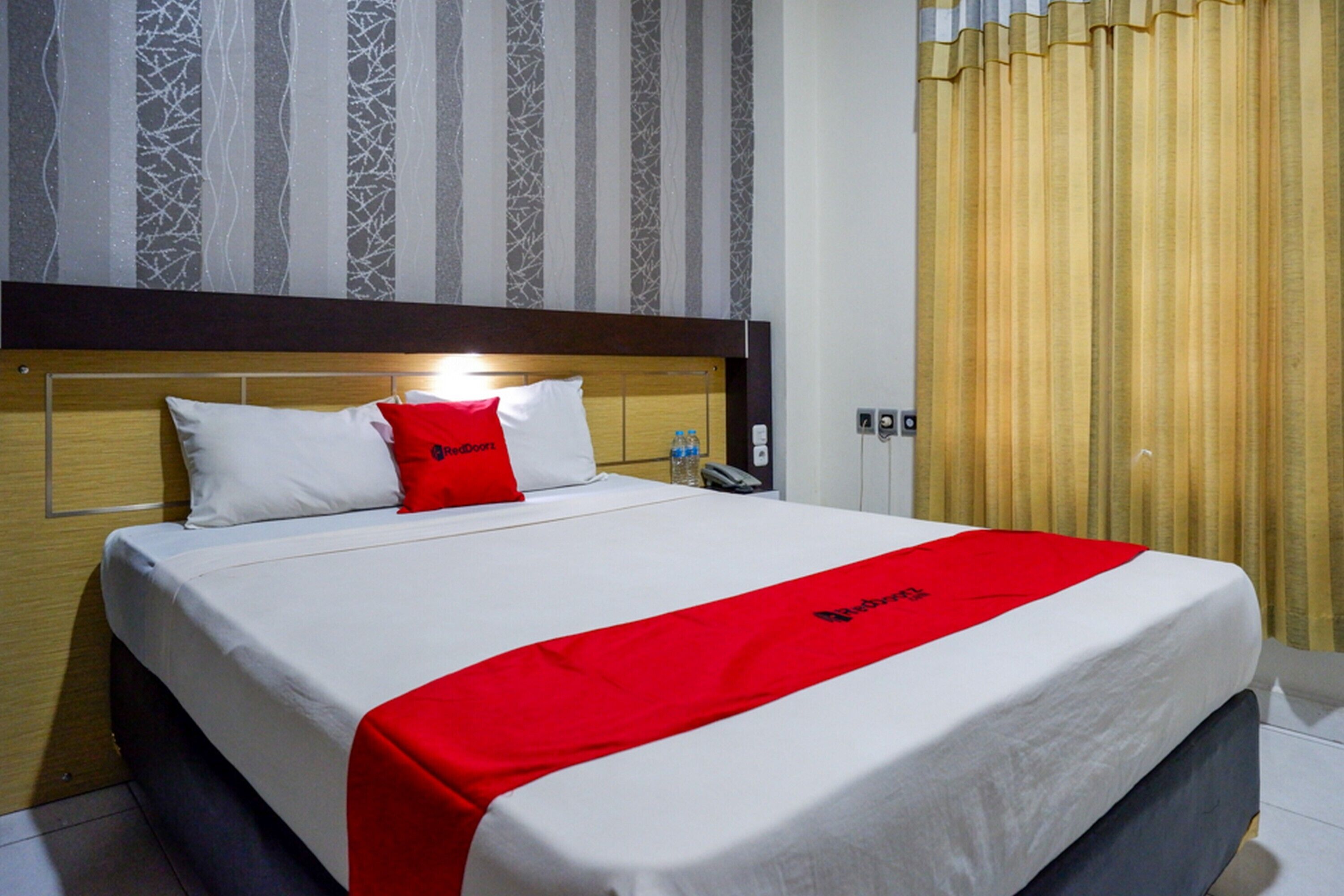 RedDoorz @ Hotel Bumi Palupy