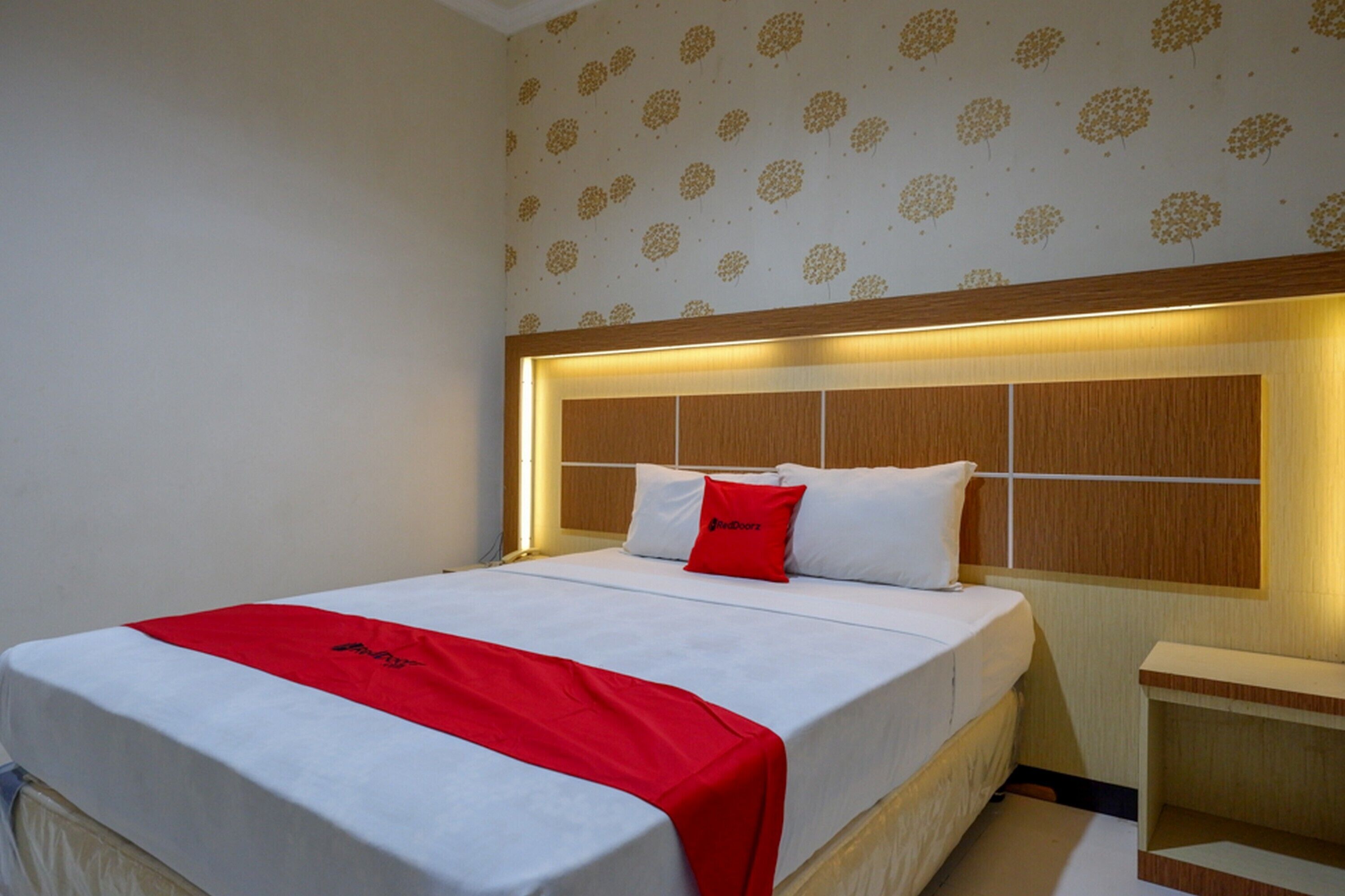 RedDoorz @ Hotel Bumi Palupy