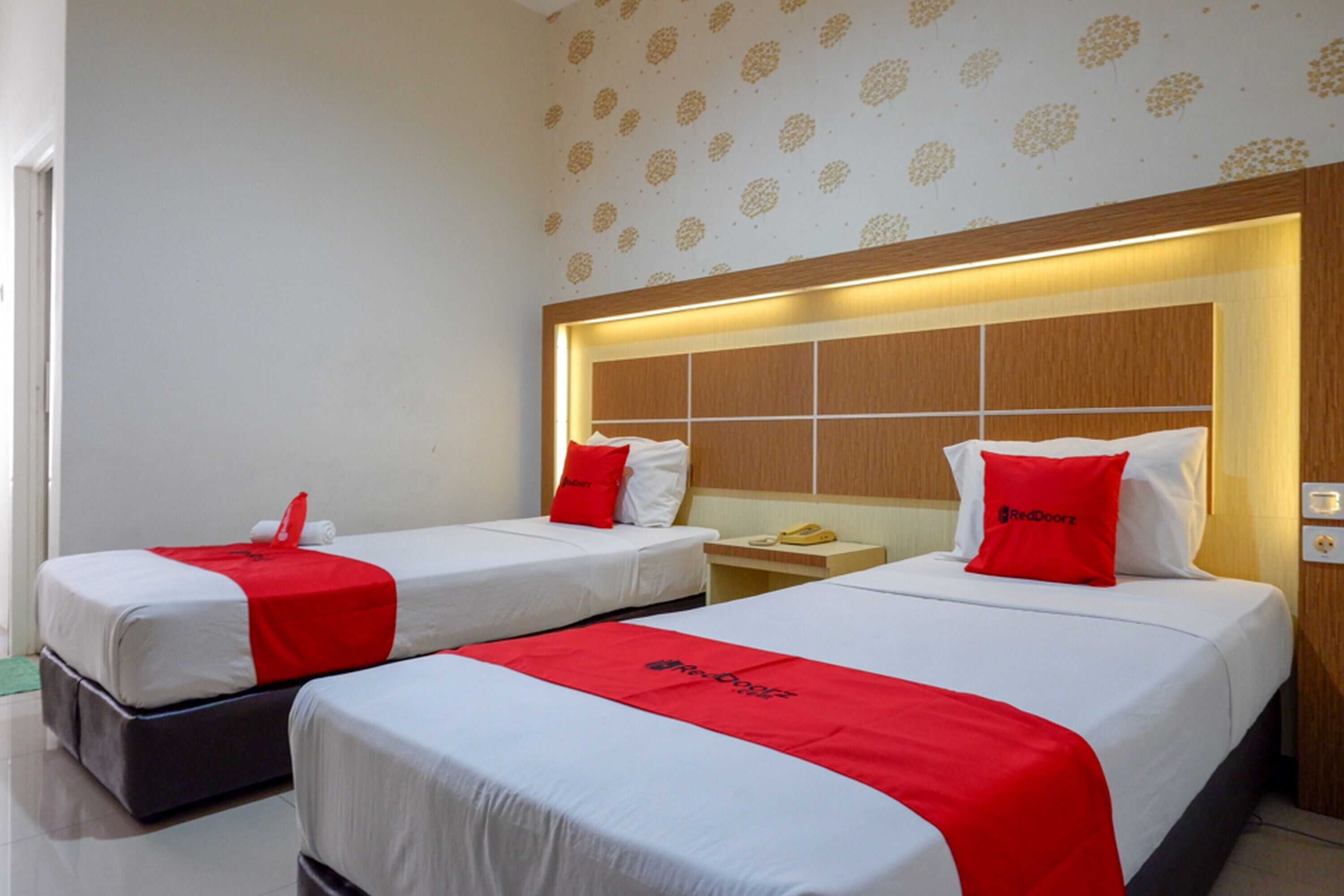 RedDoorz @ Hotel Bumi Palupy