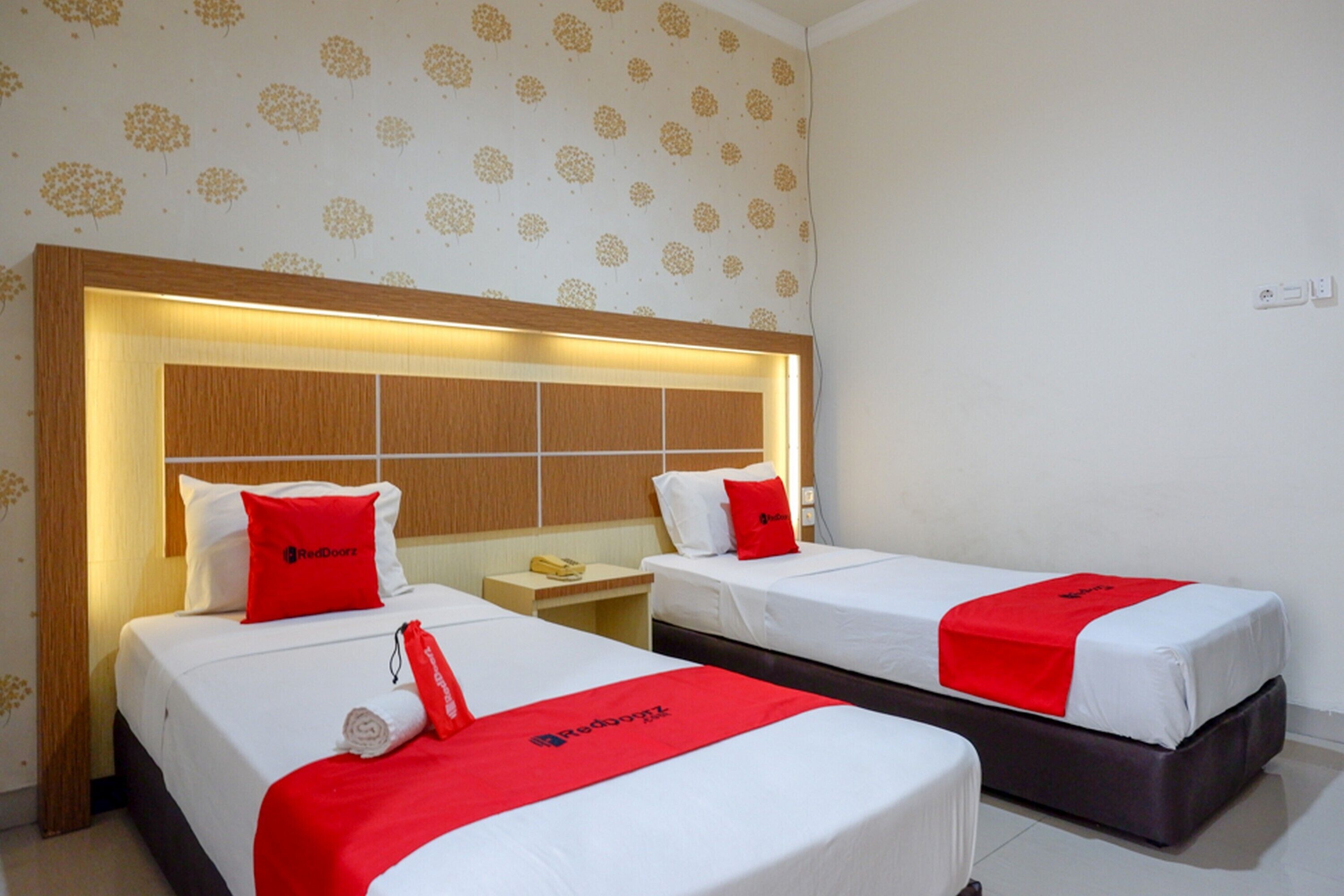 RedDoorz @ Hotel Bumi Palupy