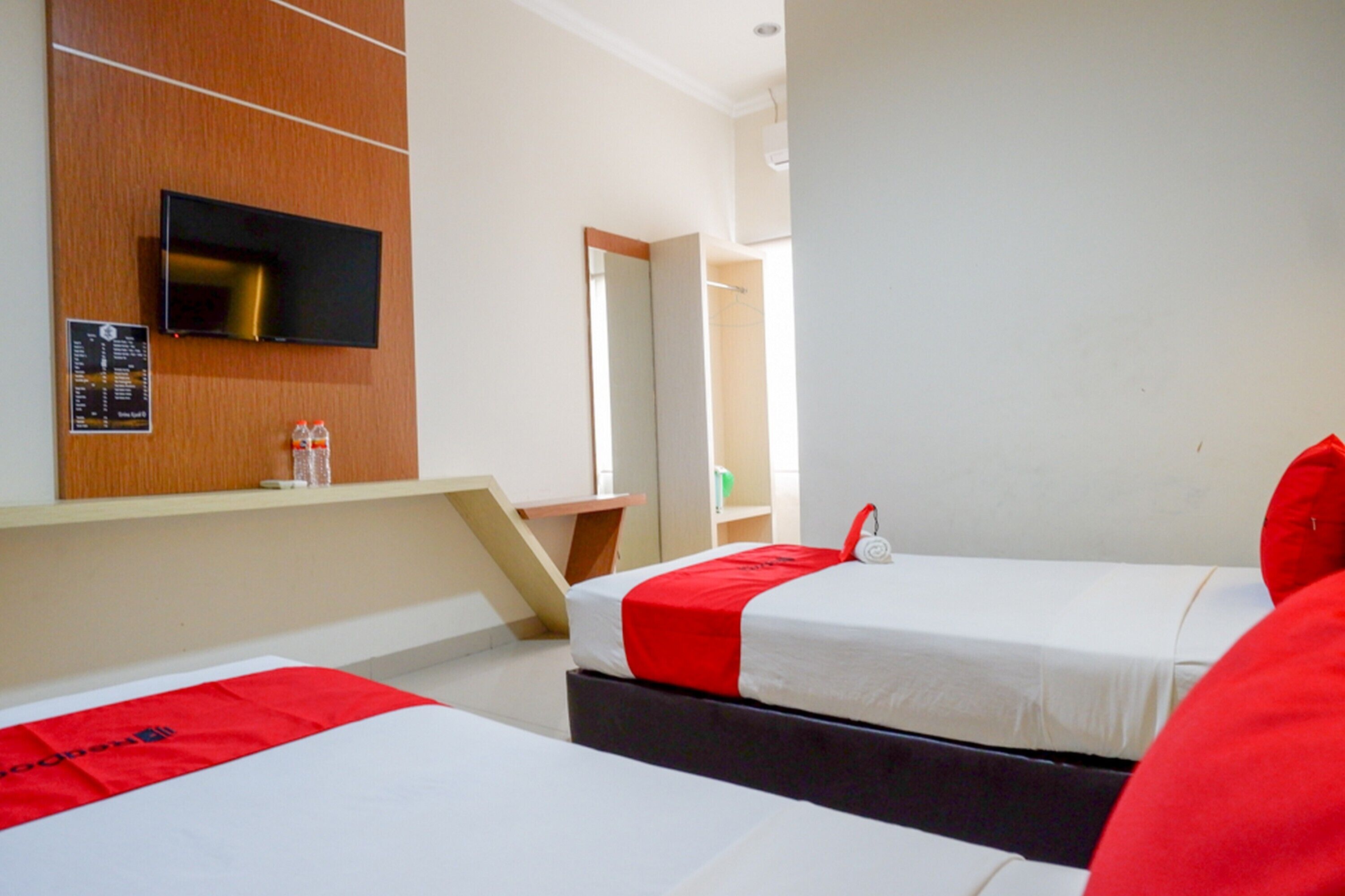 RedDoorz @ Hotel Bumi Palupy