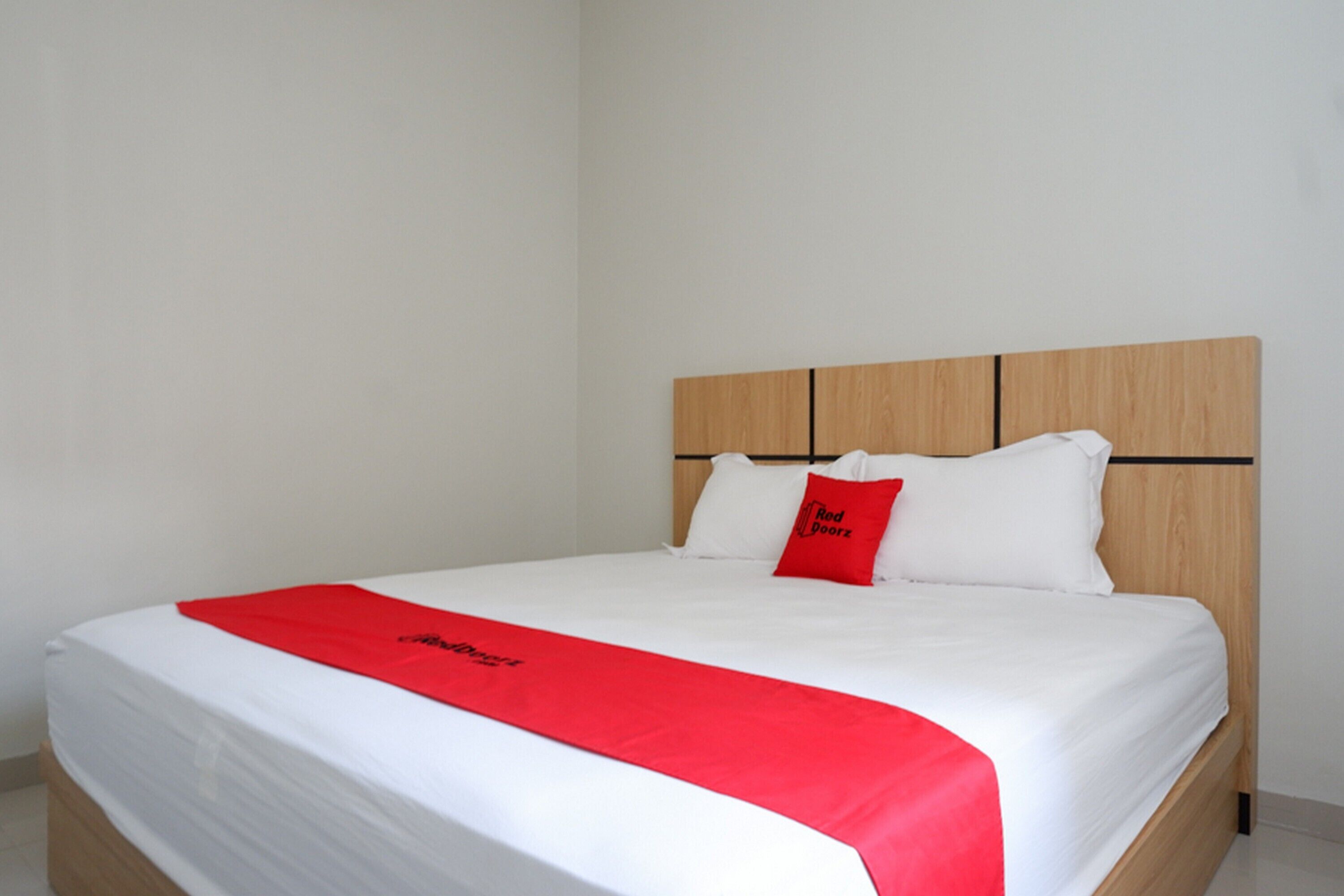 Reddoorz Syariah Near Mutiara Sis Al Jufrie Airport Palu 2