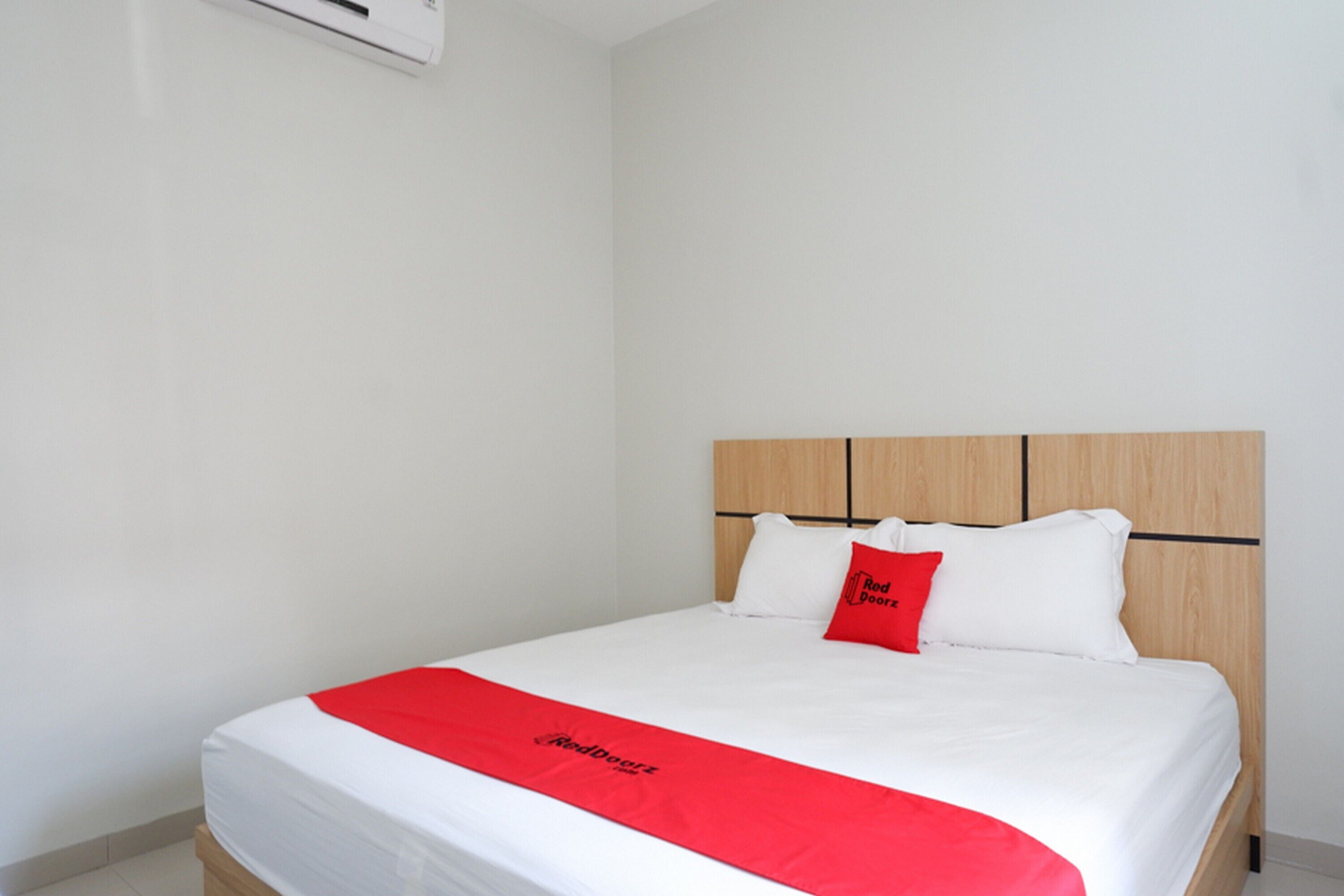Reddoorz Syariah Near Mutiara Sis Al Jufrie Airport Palu 2
