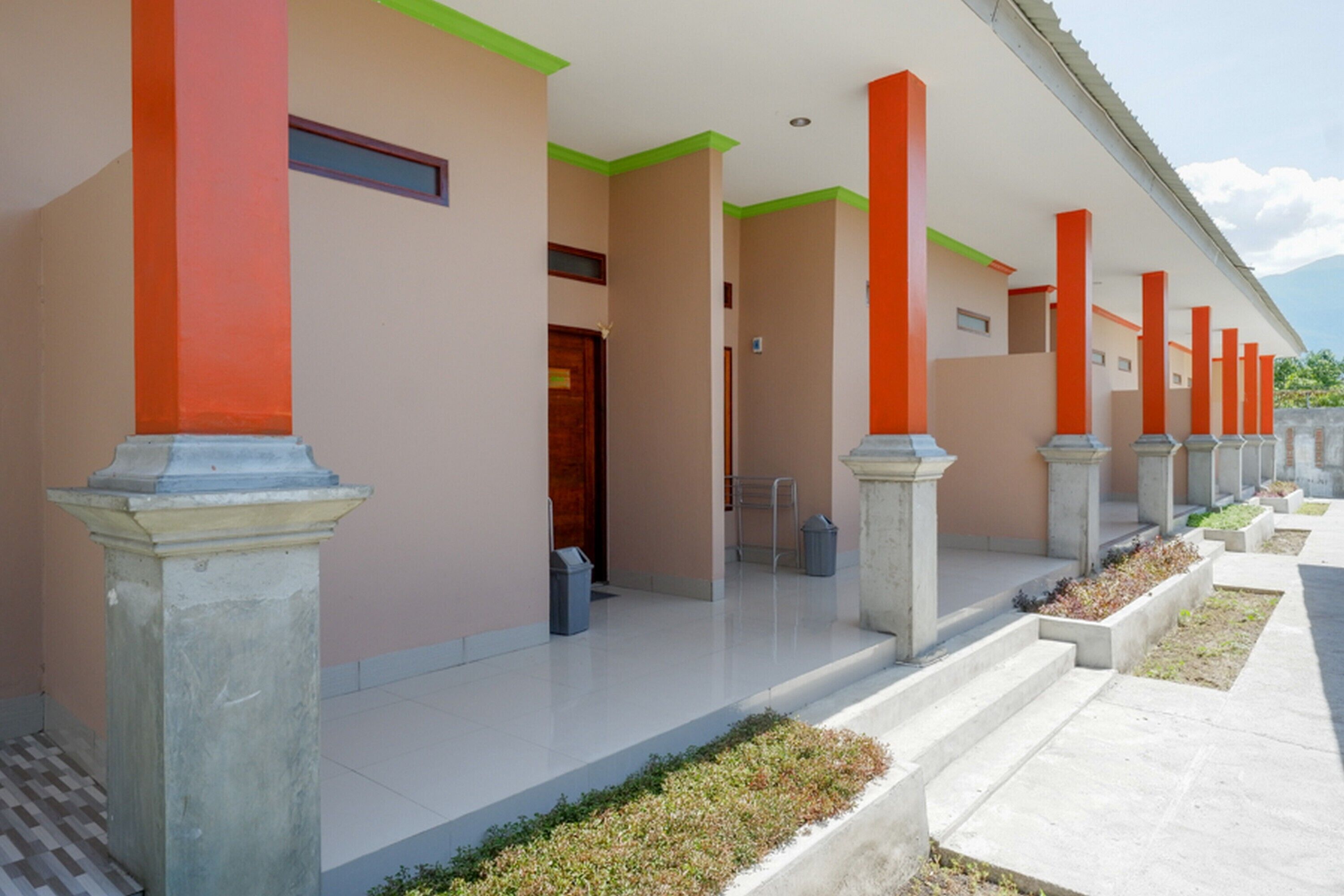 Tatura Village by RedDoorz