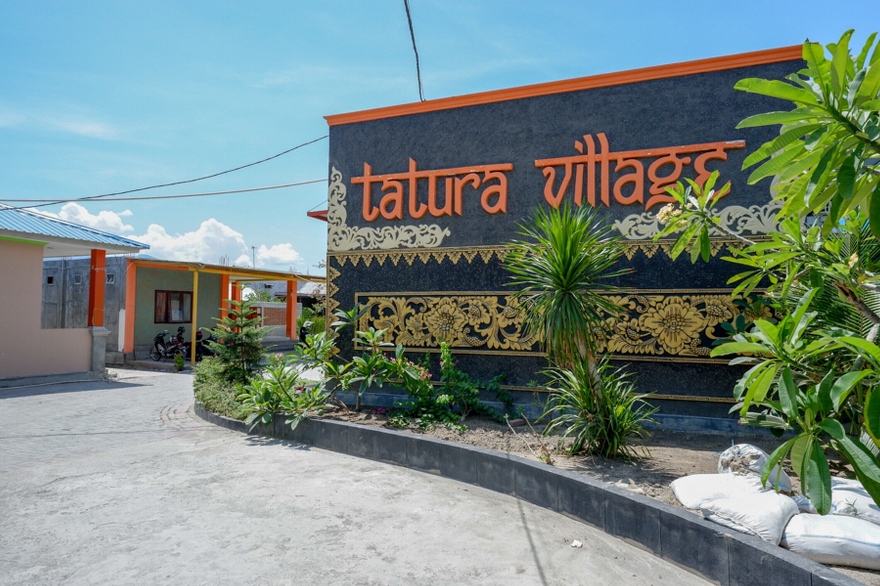 Tatura Village by RedDoorz