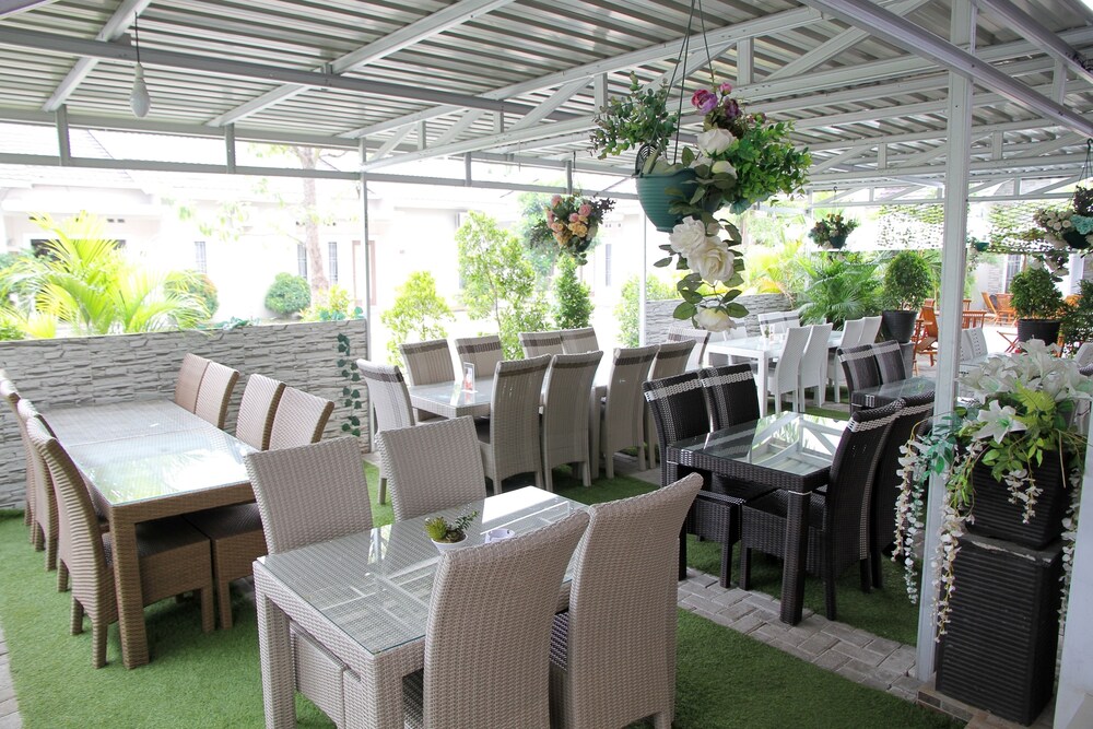Zamrud Hotel by OYO Rooms