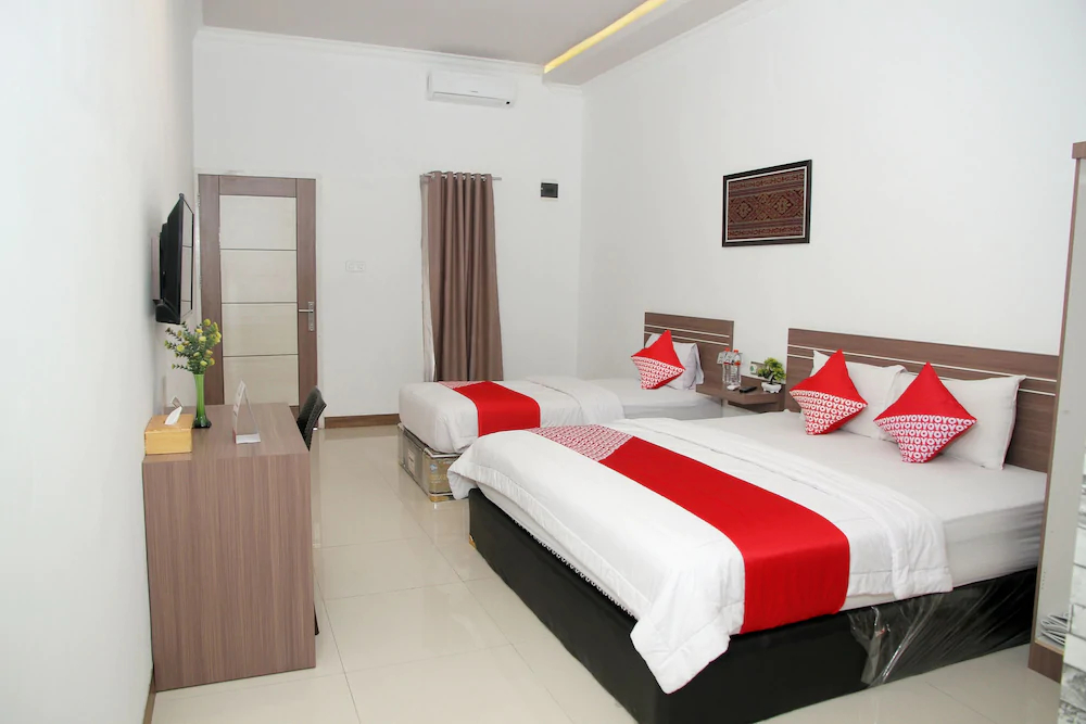 Zamrud Hotel by OYO Rooms