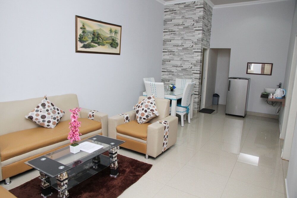 Zamrud Hotel by OYO Rooms