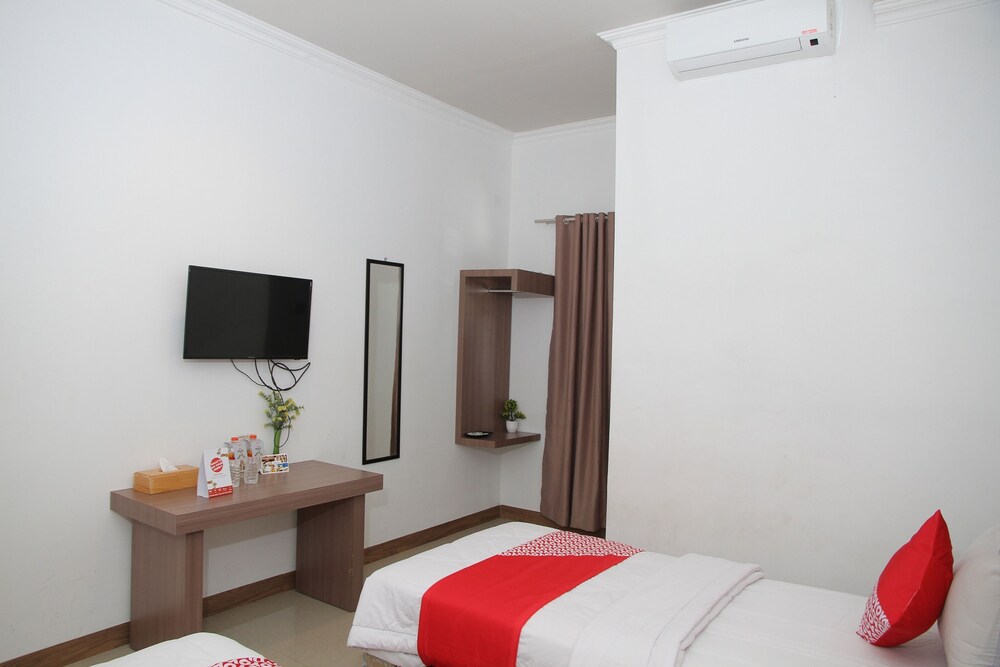 Zamrud Hotel by OYO Rooms