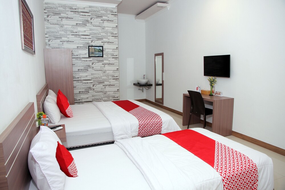 Zamrud Hotel by OYO Rooms
