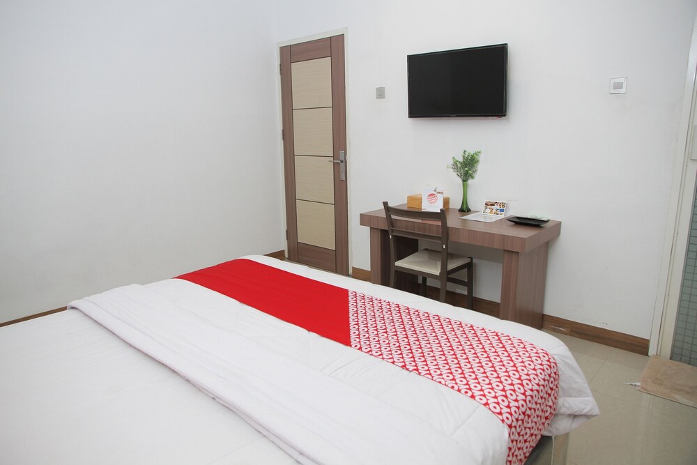 Zamrud Hotel by OYO Rooms