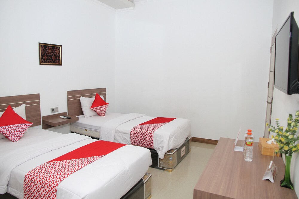 Zamrud Hotel by OYO Rooms