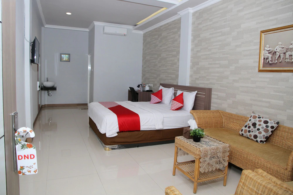 Zamrud Hotel by OYO Rooms