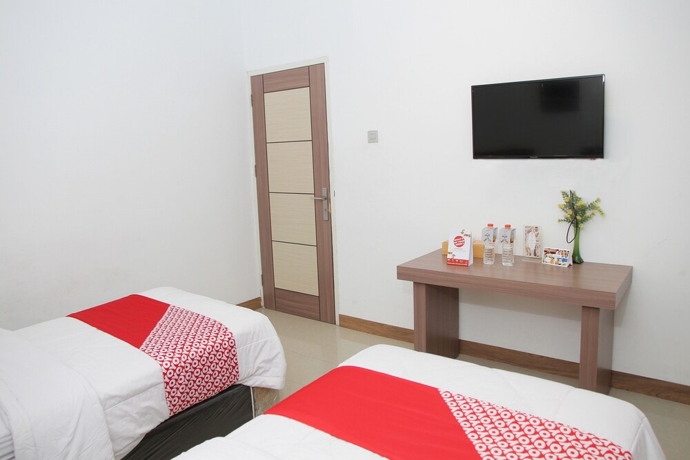 Zamrud Hotel by OYO Rooms