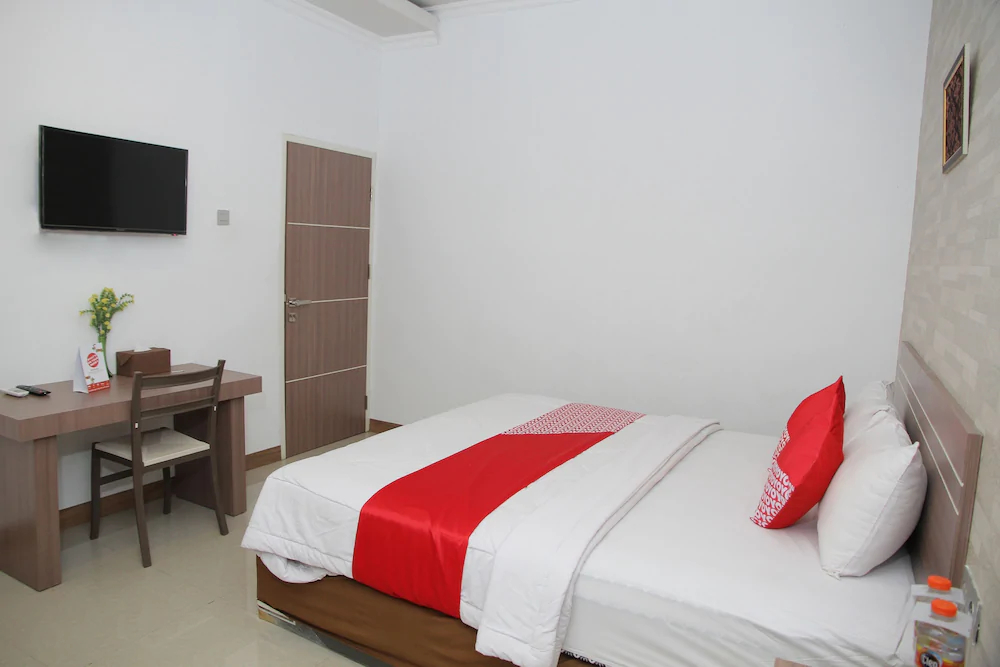 Zamrud Hotel by OYO Rooms