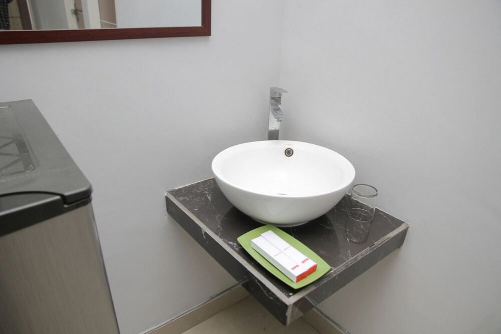 Zamrud Hotel by OYO Rooms
