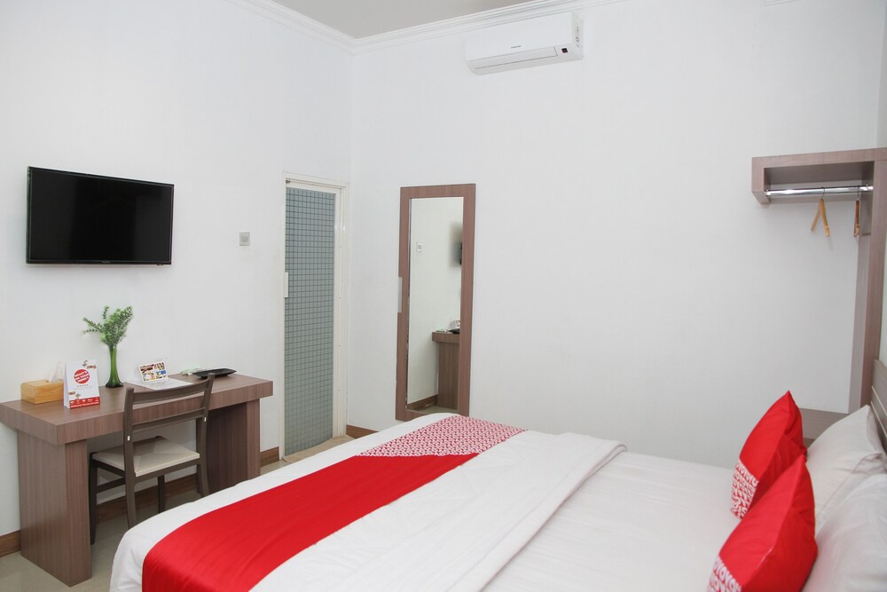 Zamrud Hotel by OYO Rooms