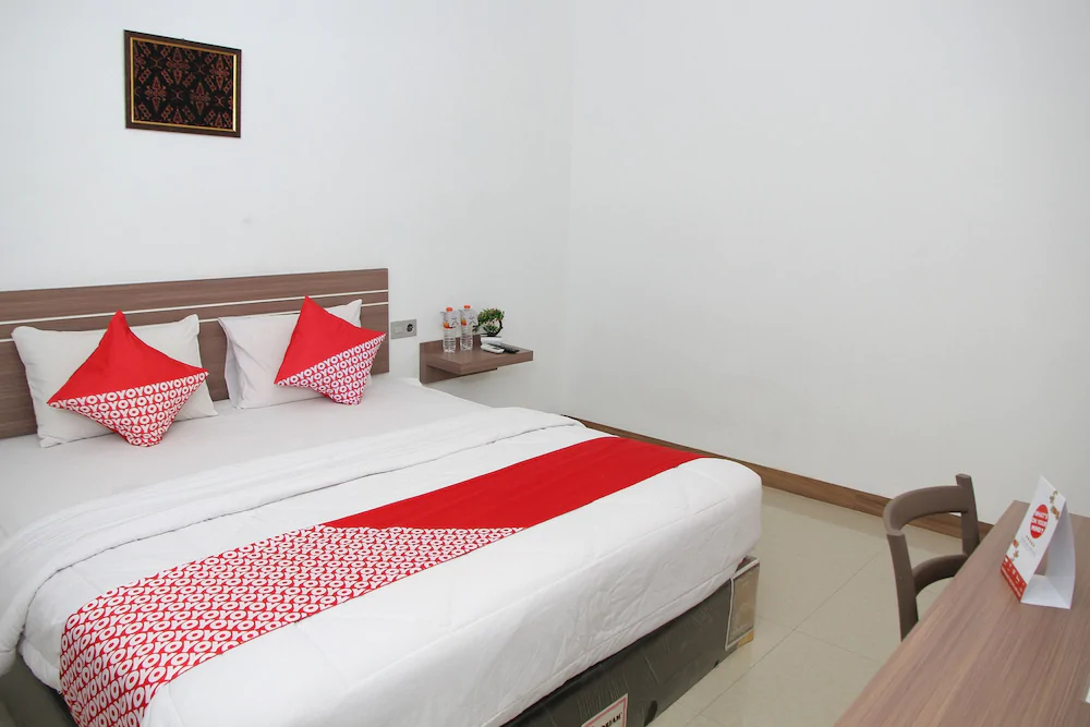 Zamrud Hotel by OYO Rooms