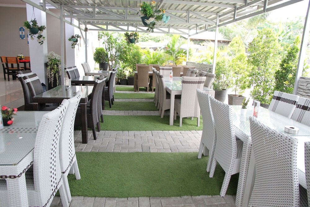 Zamrud Hotel by OYO Rooms