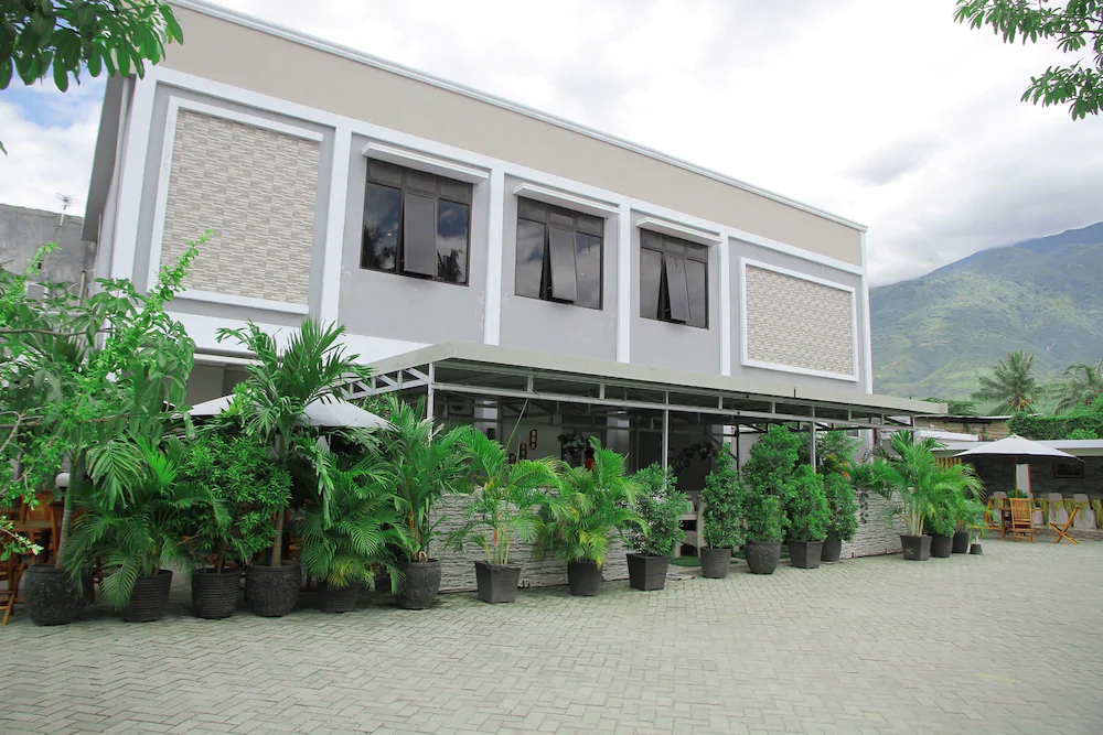 Zamrud Hotel by OYO Rooms