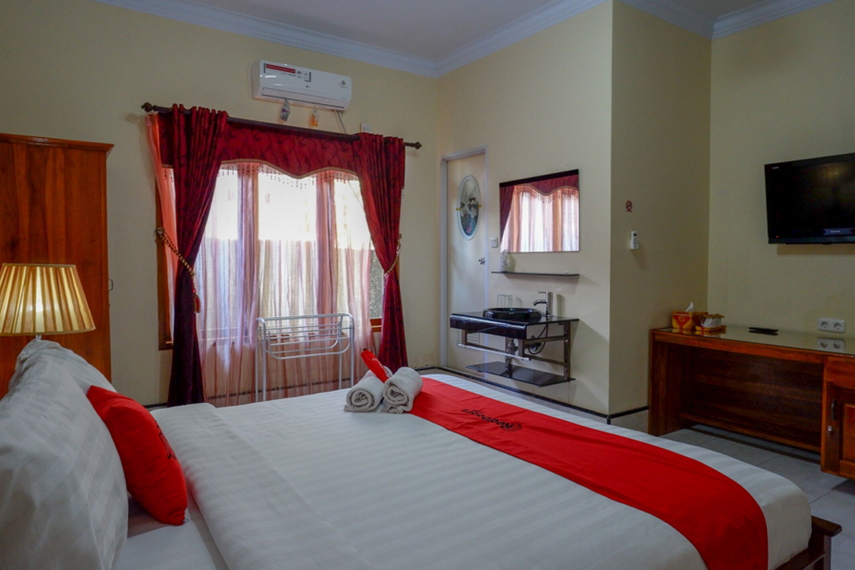 Penginapan Abi Jaya by RedDoorz