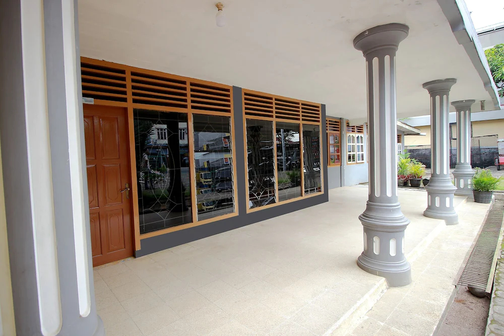 Hotel Mutiara by OYO Rooms
