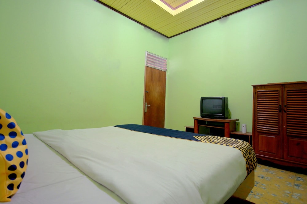 Hotel Mutiara by OYO Rooms