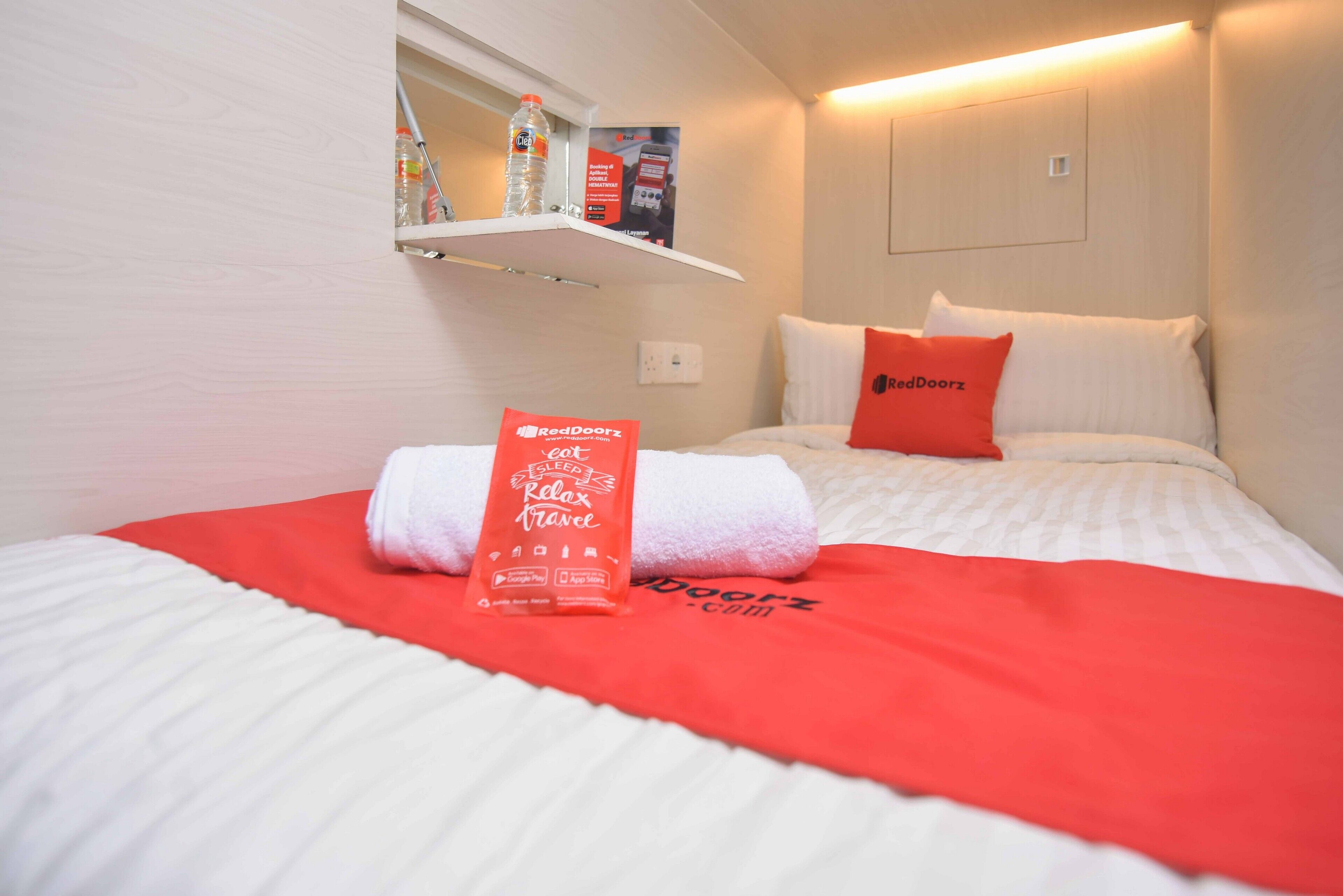 Banda Capsule Hotel by RedDoorz