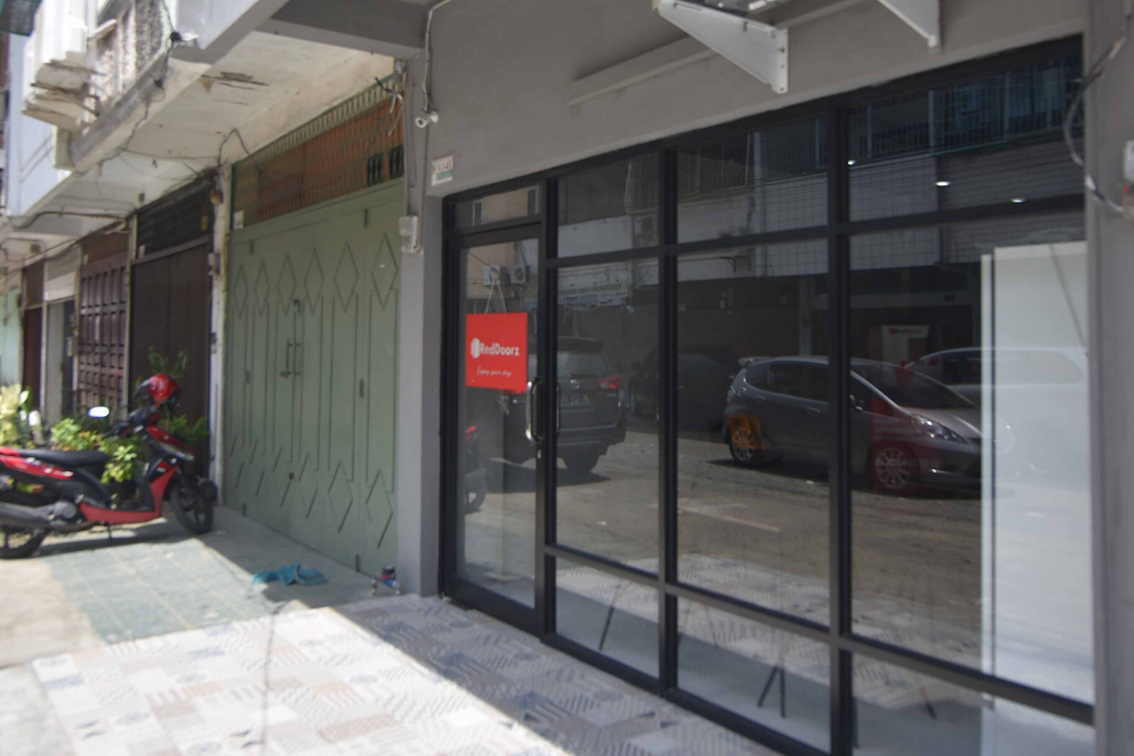 Banda Capsule Hotel by RedDoorz