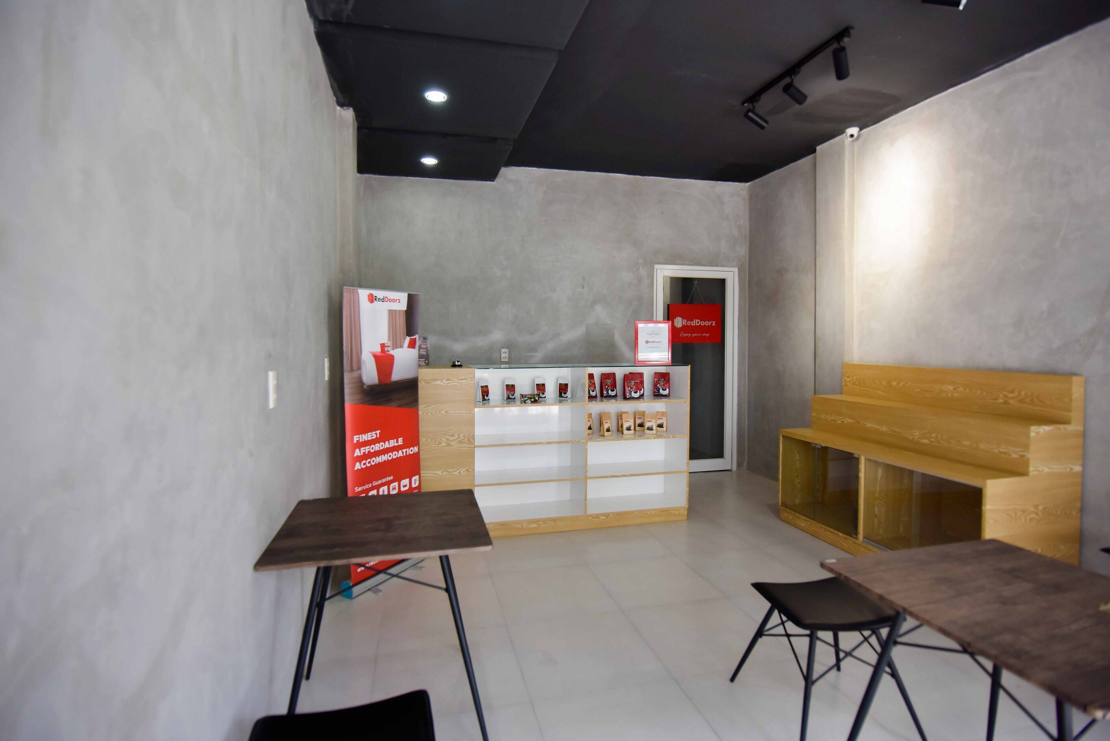 Banda Capsule Hotel by RedDoorz