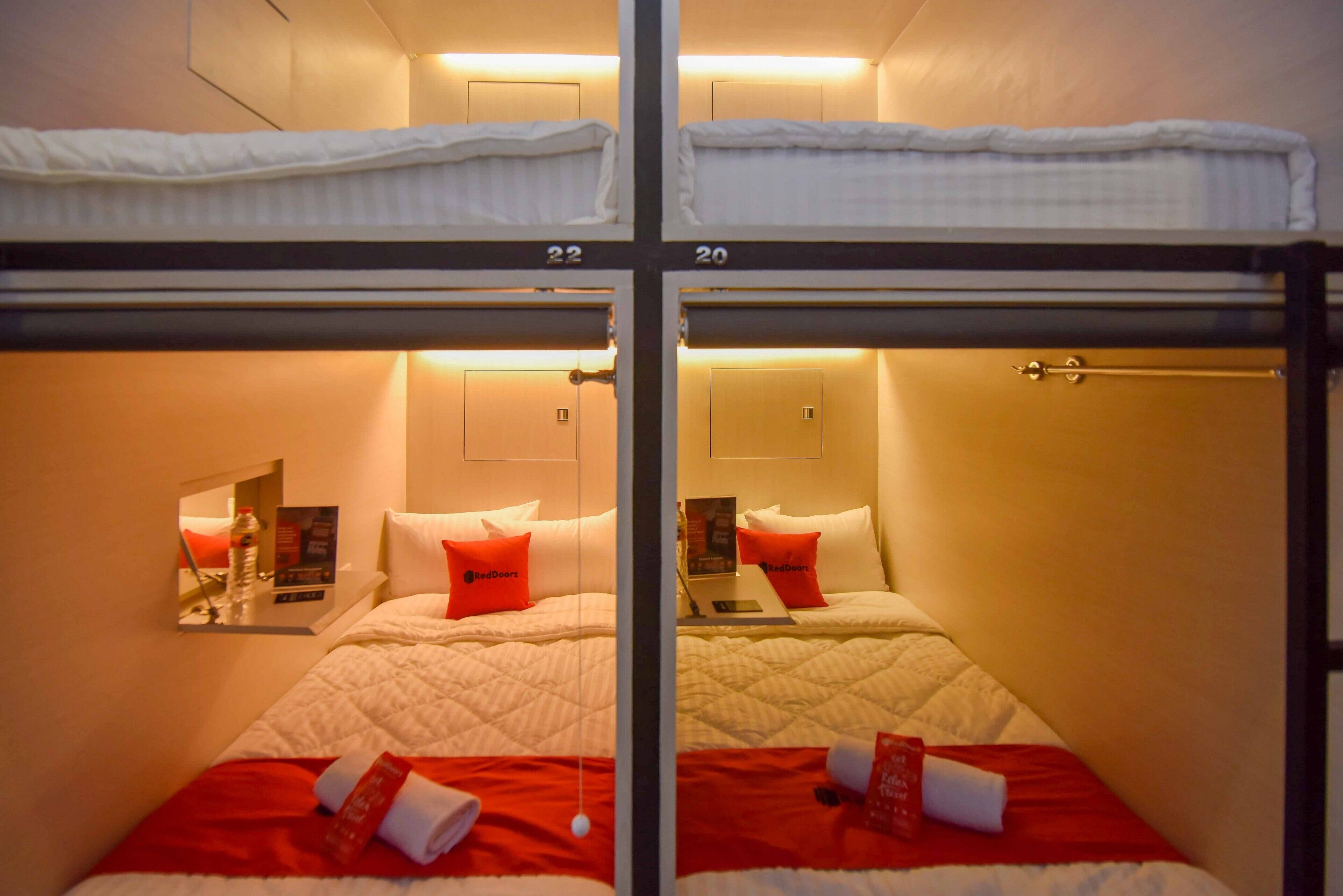 Banda Capsule Hotel by RedDoorz