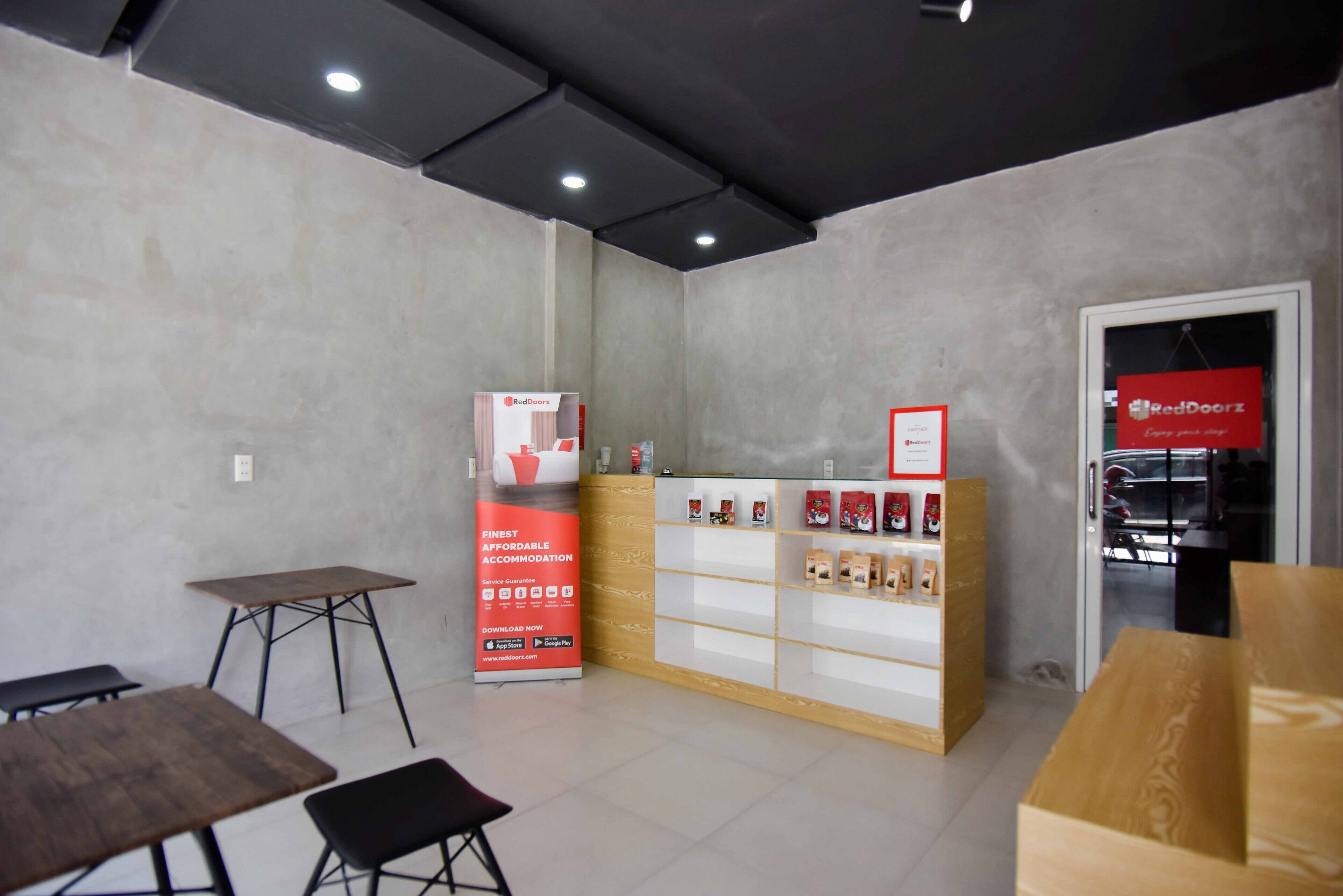 Banda Capsule Hotel by RedDoorz