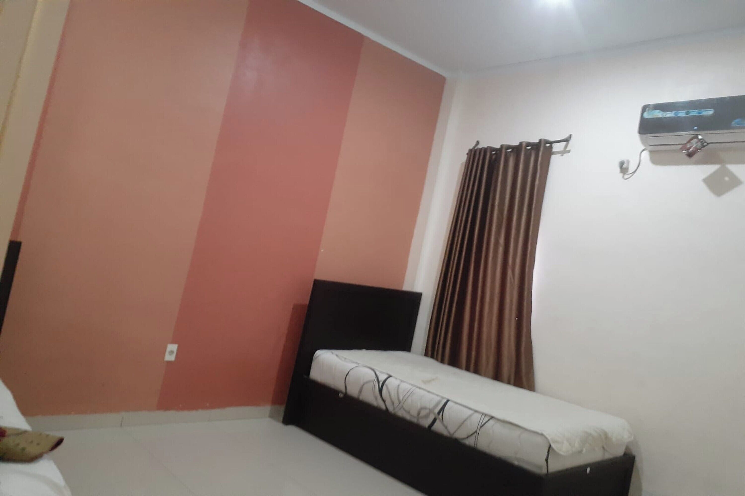 EXPRESS O 91662 Kost Rumah Kaca