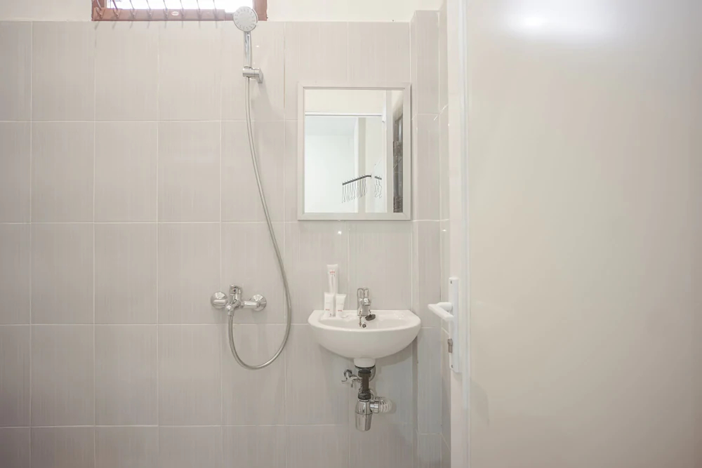 Kupula Guest House by OYO Rooms