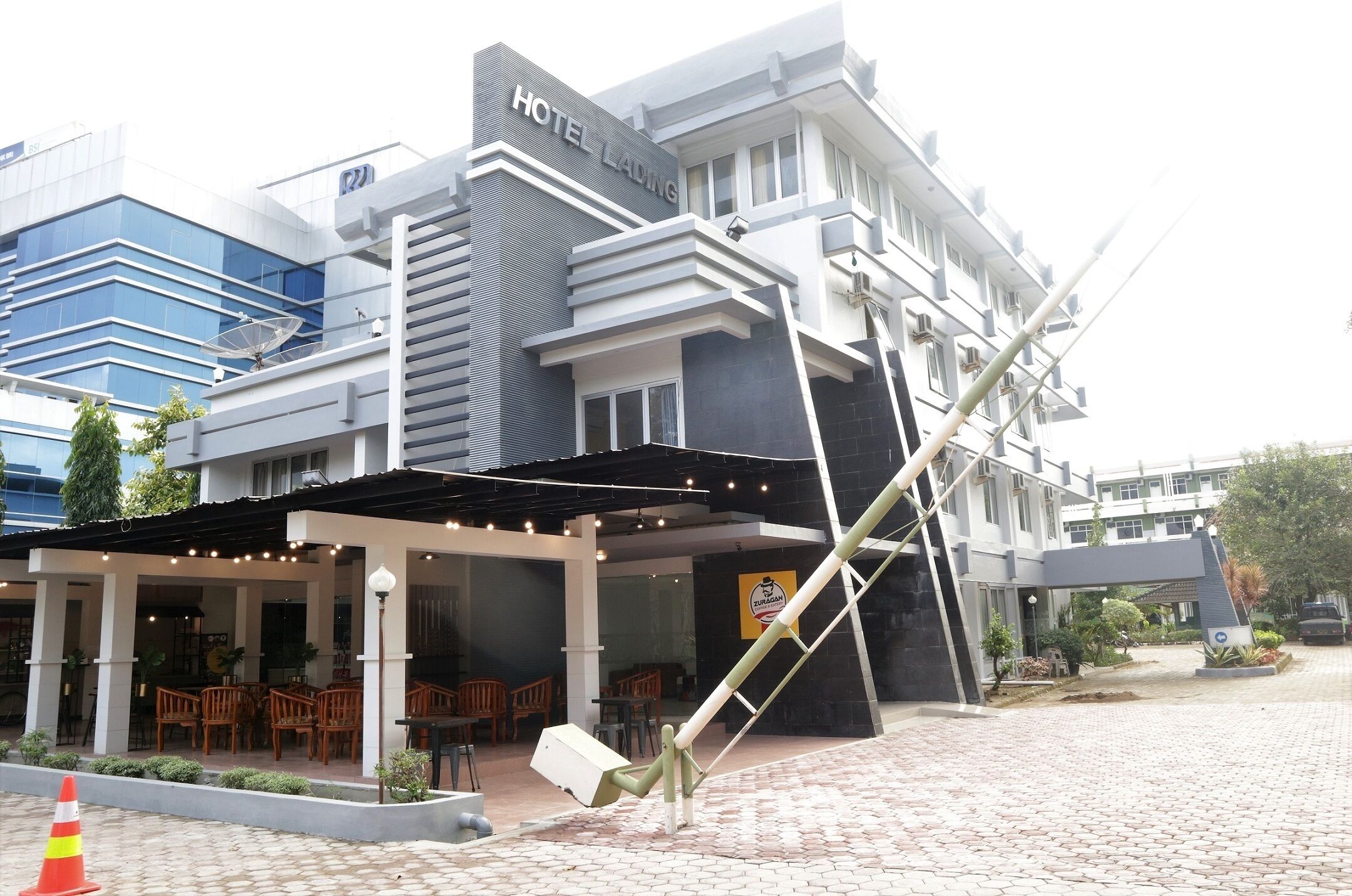 Plum Hotel Lading