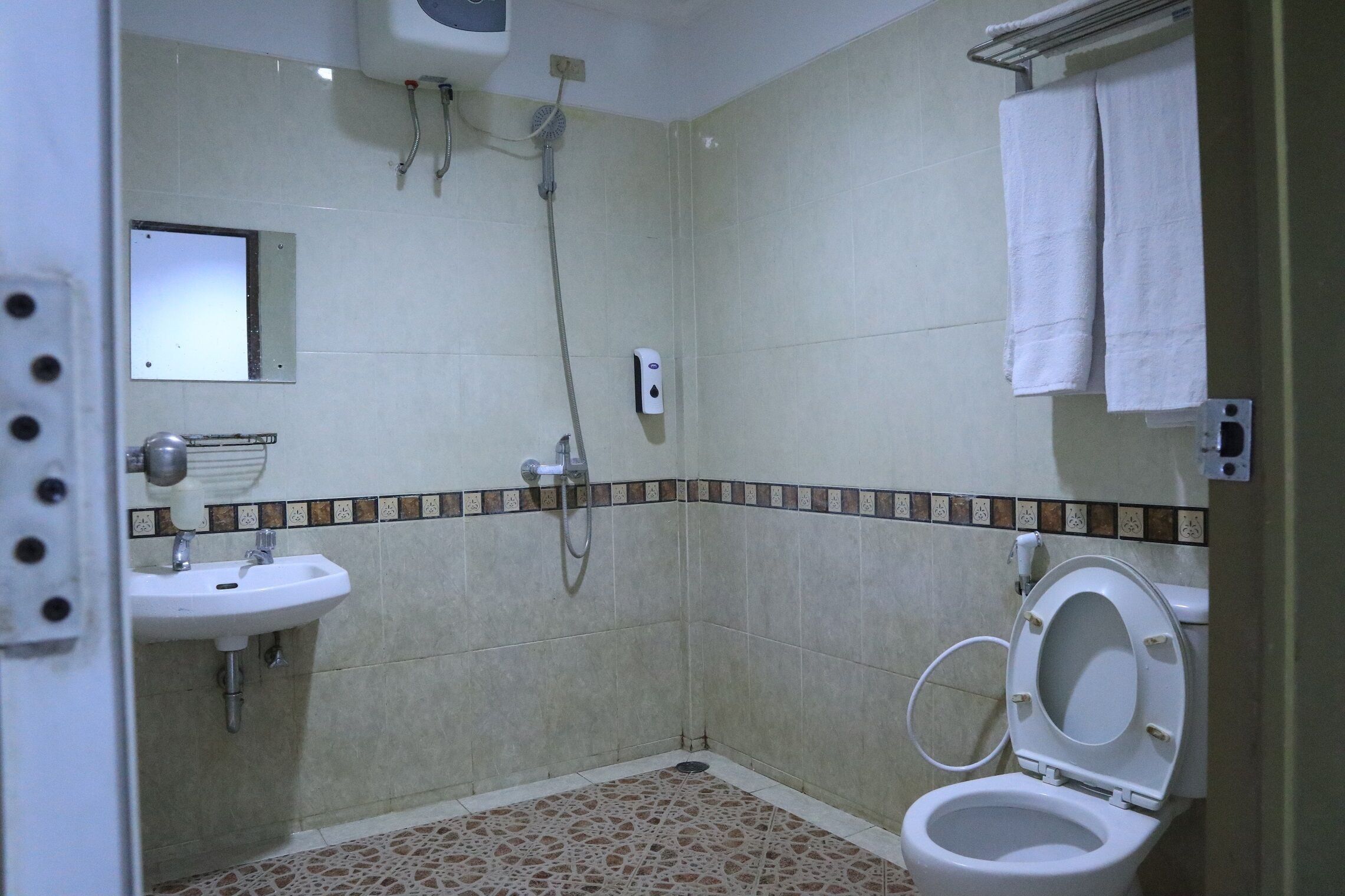 Plum Hotel Lading