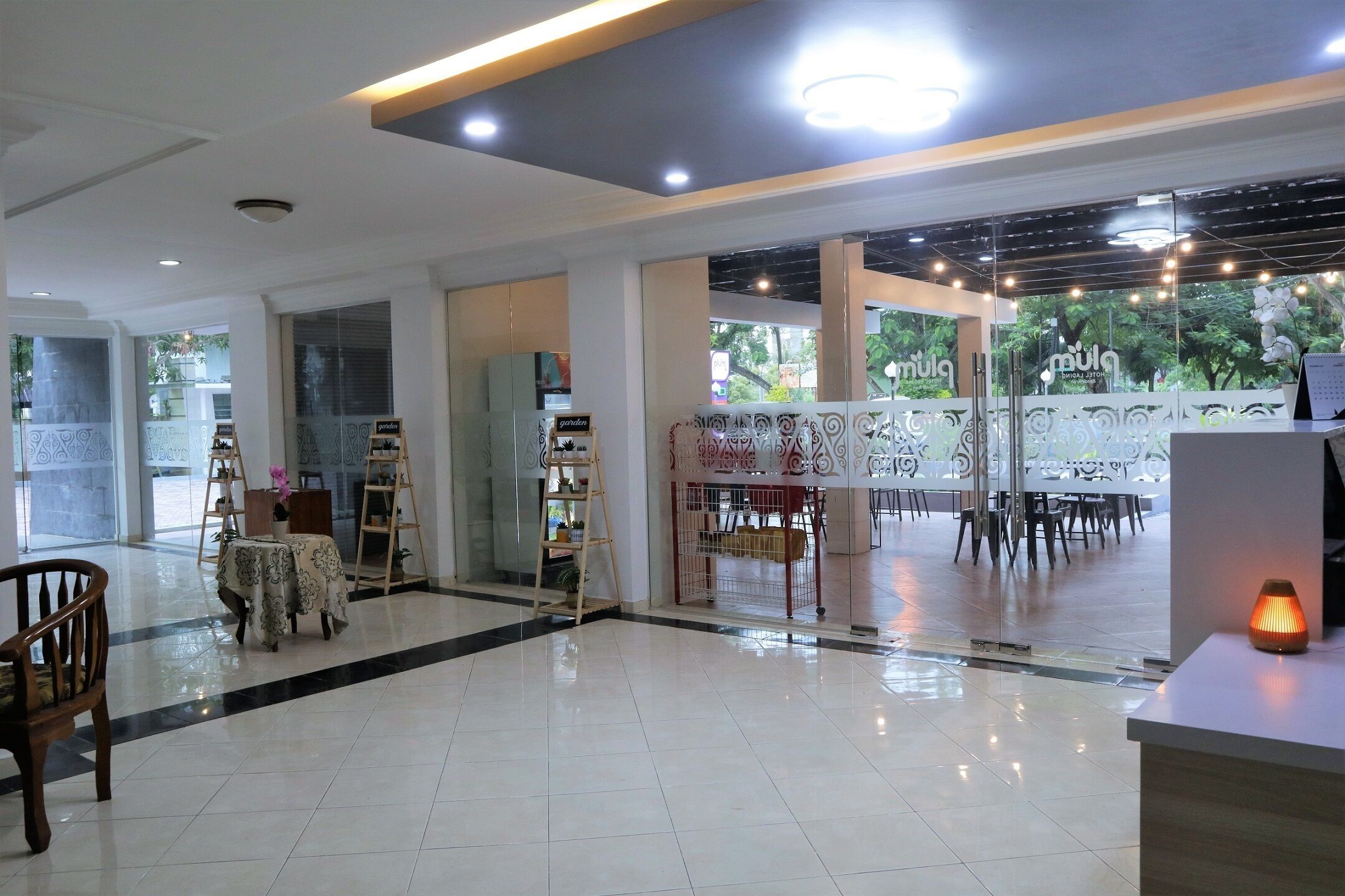 Plum Hotel Lading