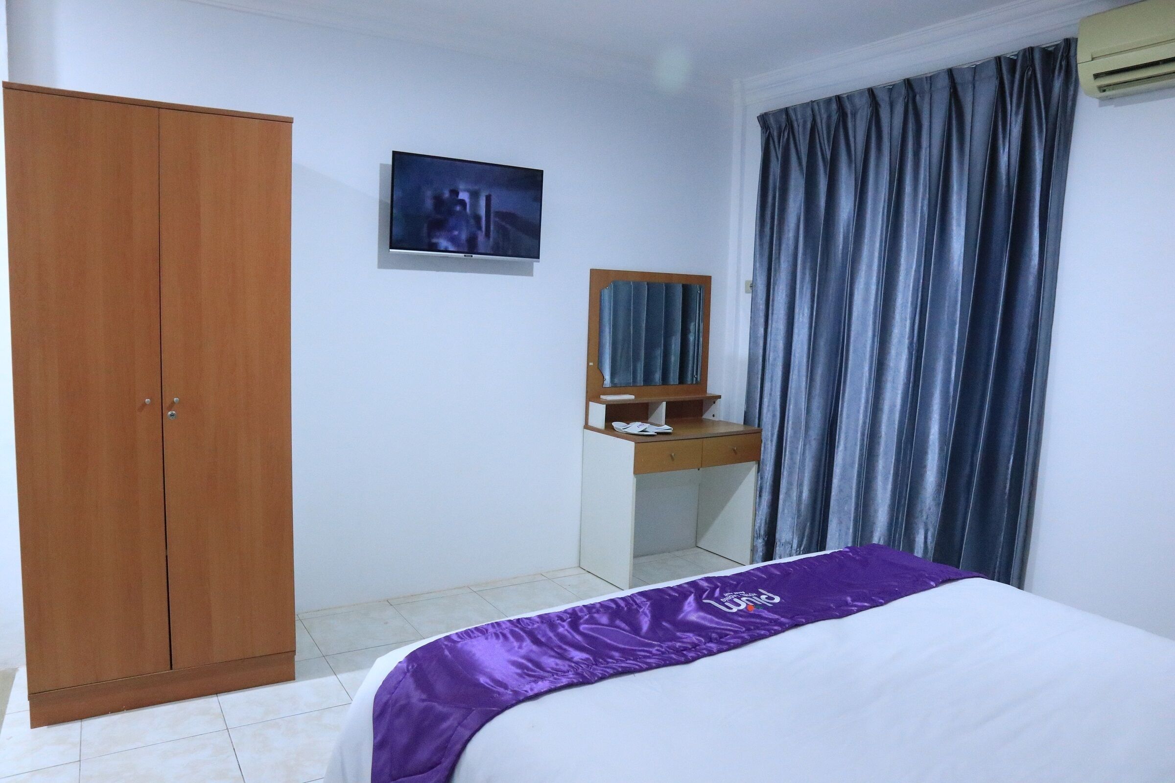 Plum Hotel Lading