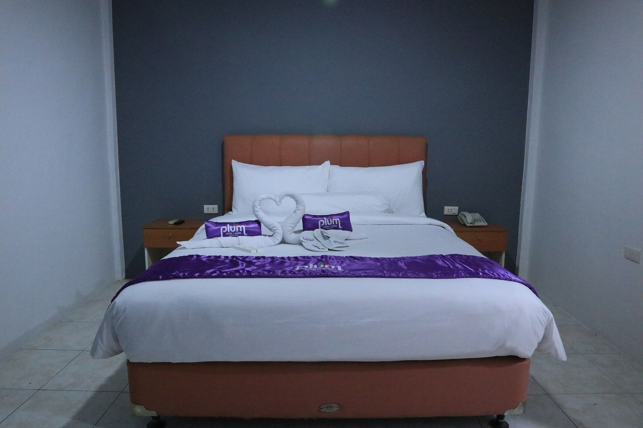 Plum Hotel Lading