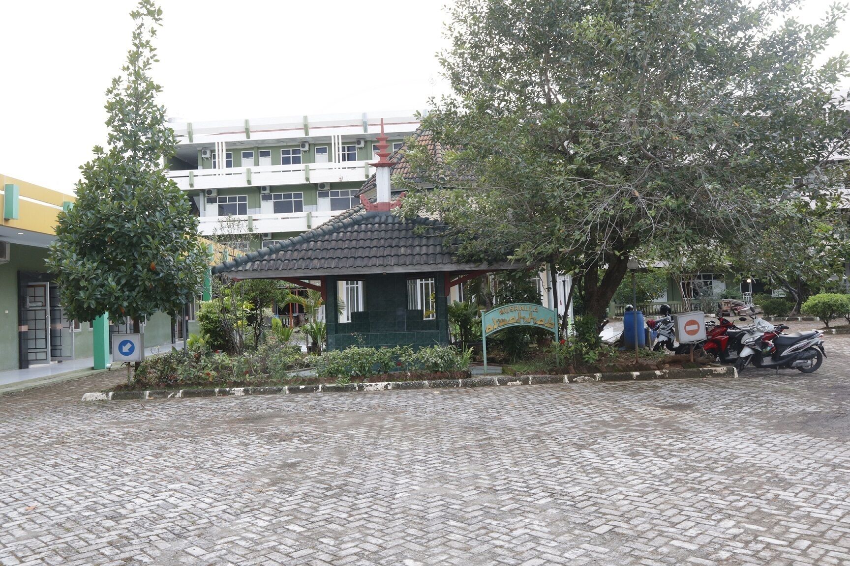 Plum Hotel Lading
