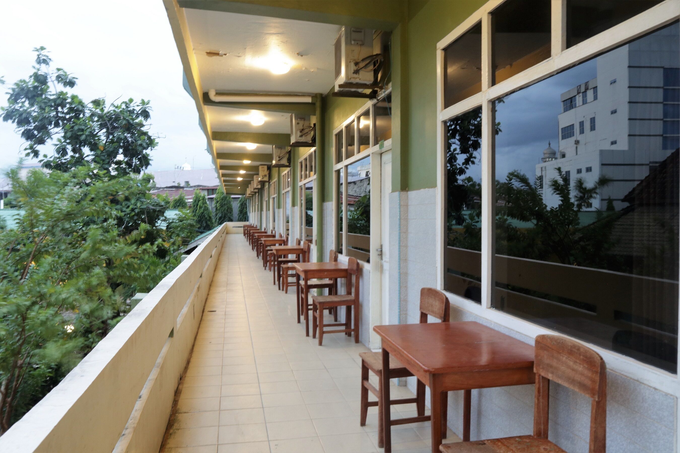 Plum Hotel Lading