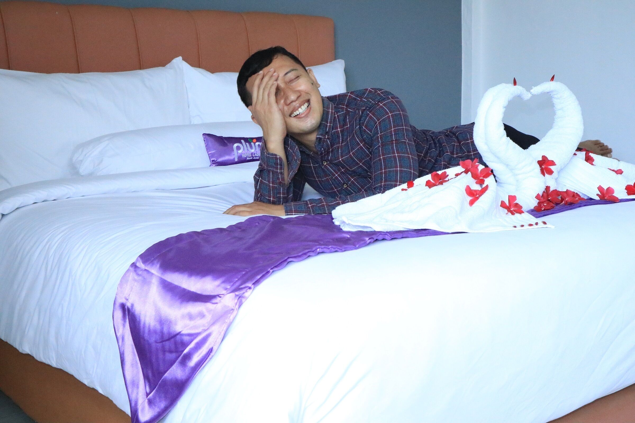 Plum Hotel Lading
