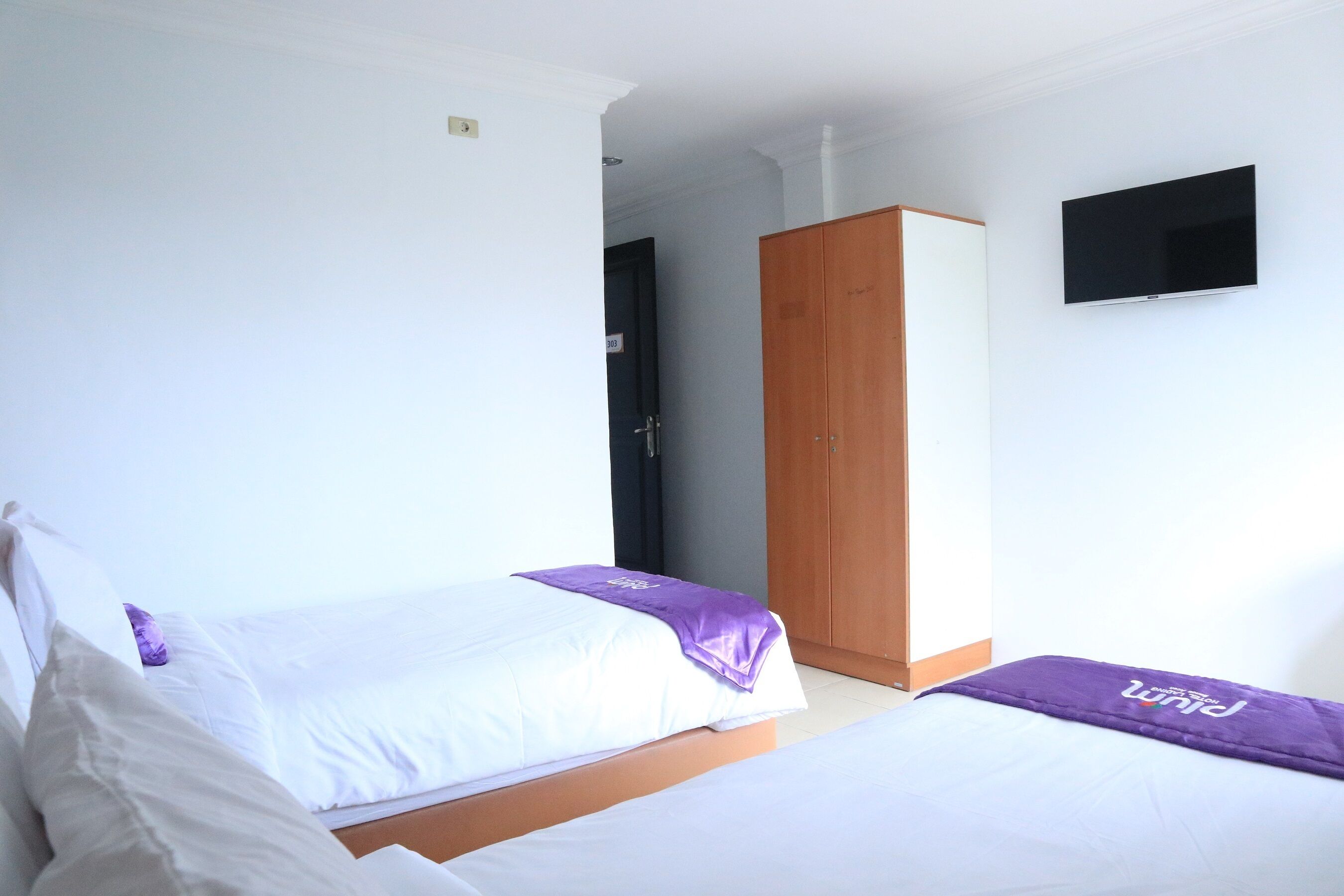 Plum Hotel Lading