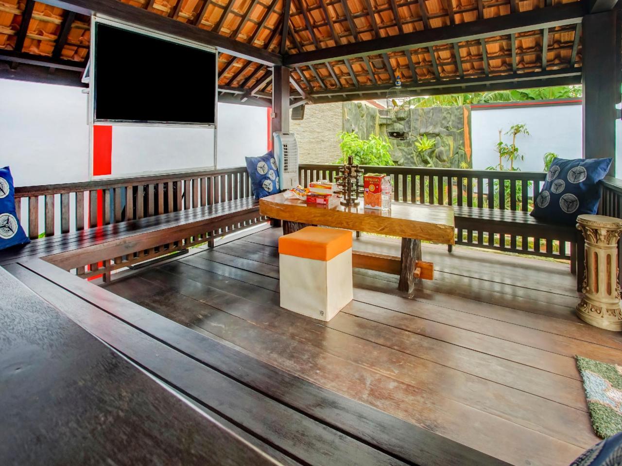 Azka Homestay Syariah by OYO Rooms