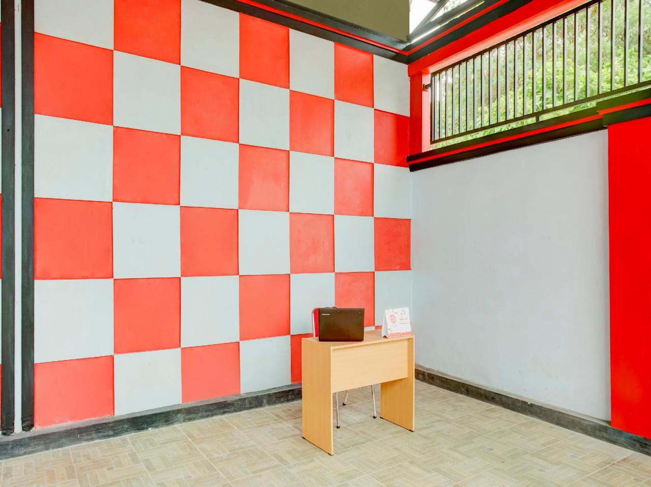 Azka Homestay Syariah by OYO Rooms