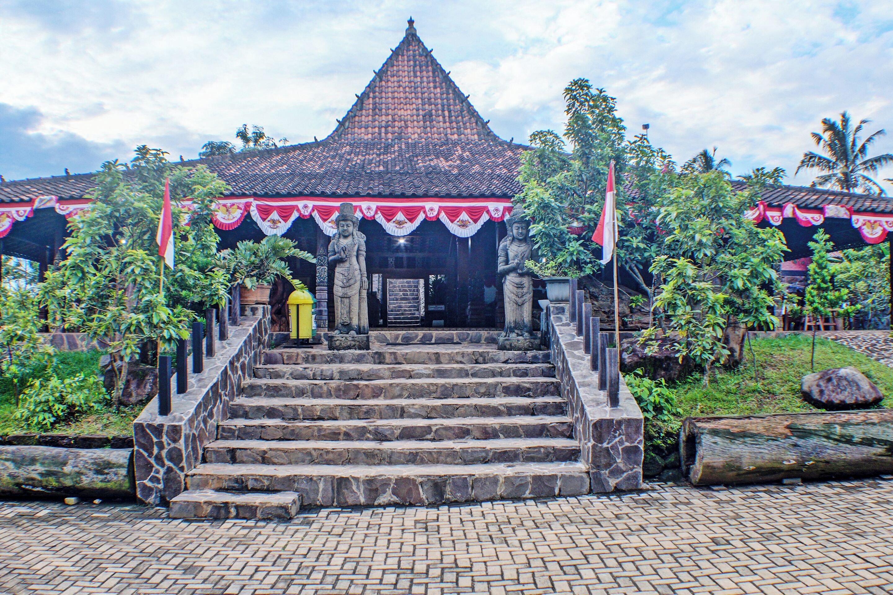 Capital O 92681 Randu Mas Hotel & Resort Taman Purbakala