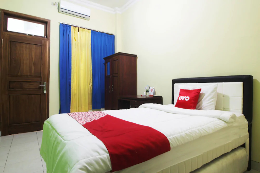Pemondokan Alvaro 2 by OYO Rooms
