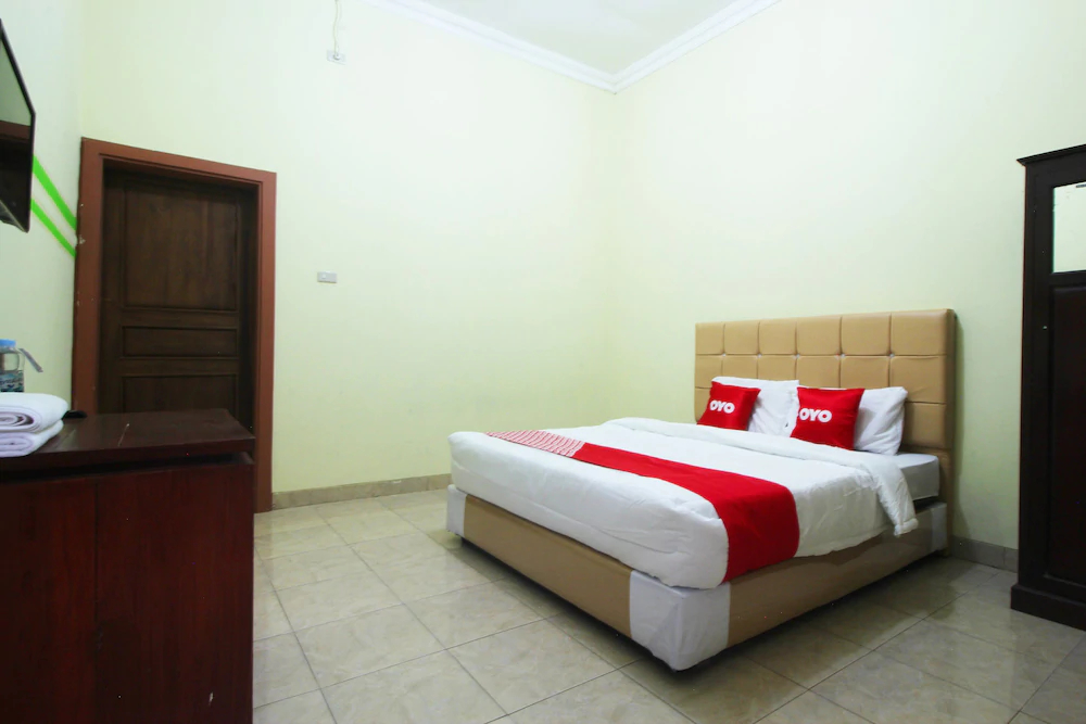 Pemondokan Alvaro 2 by OYO Rooms
